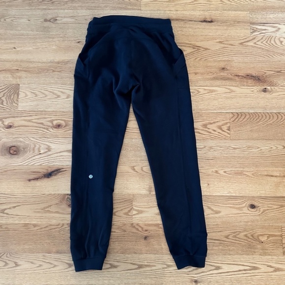 Lululemon Base Runner Pant in Black, Size 4 - Picture 10 of 11